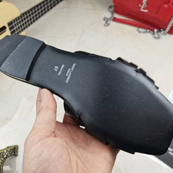 143-3.jpg S – Tribute Leder-Mulesandalen