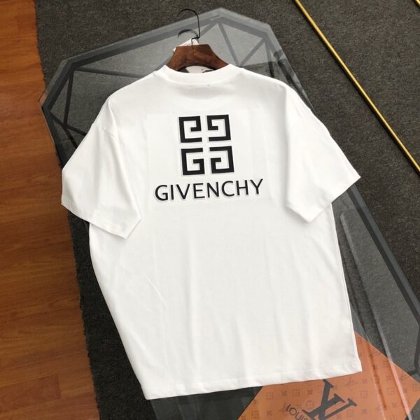 GVNCHY T-Shirt