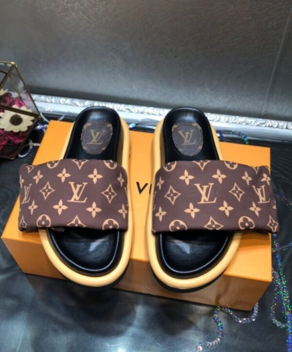 6iaqoity_02.jpg LV – Pool Pillow Braun/Schwarz