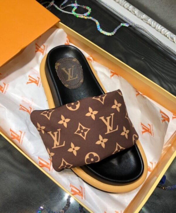 6iaqoity_03.jpg LV – Pool Pillow Braun/Schwarz