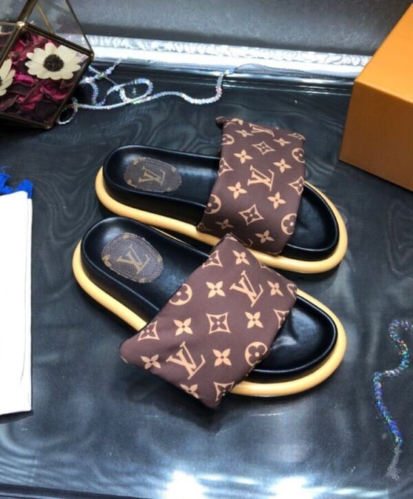 6iaqoity_04.jpg LV – Pool Pillow Braun/Schwarz