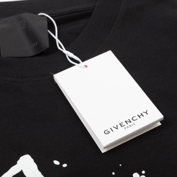 GVNCHY T-shirt
