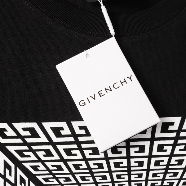 GVNCHY T-Shirt