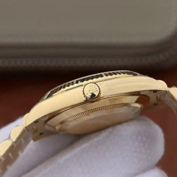 7-99.jpg RLX Day-Date gold