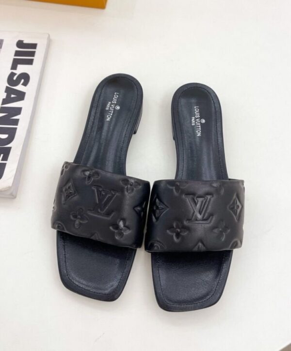 PLVS2020_01.jpg LV – Revival Schwarz