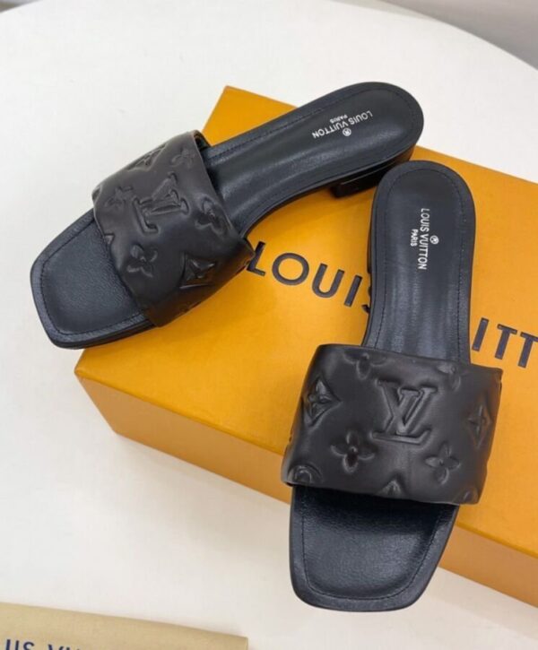 PLVS2020_03.jpg LV – Revival Schwarz