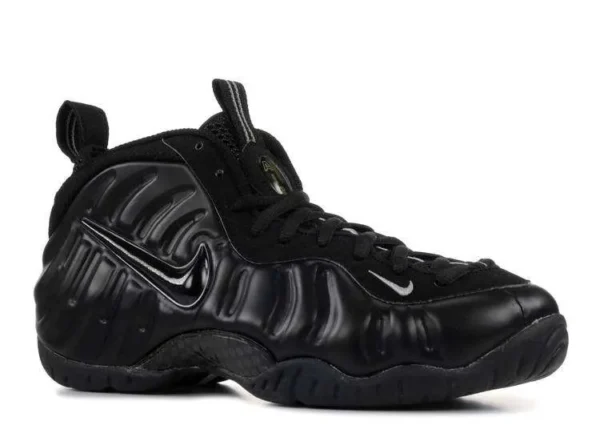 air-foamposite-pro-black-medium-grey-1.webp AIR FOAMPOSITE PRO ‘BLACK MEDIUM GREY’