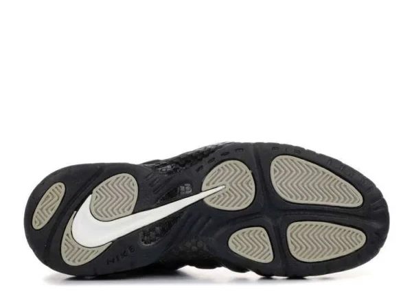 air-foamposite-pro-black-medium-grey-3.webp AIR FOAMPOSITE PRO ‘BLACK MEDIUM GREY’