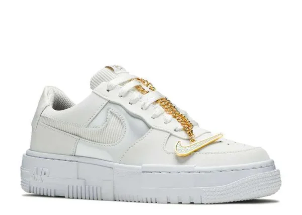 air-force-1-pixel-grey-gold-chain-1.webp AIR FORCE 1 PIXEL ‘GREY GOLD CHAIN’