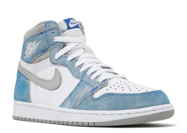 air-jordan-1-high-hyper-royal-1.webp AIR JORDAN 1 HIGH ‘HYPER ROYAL’