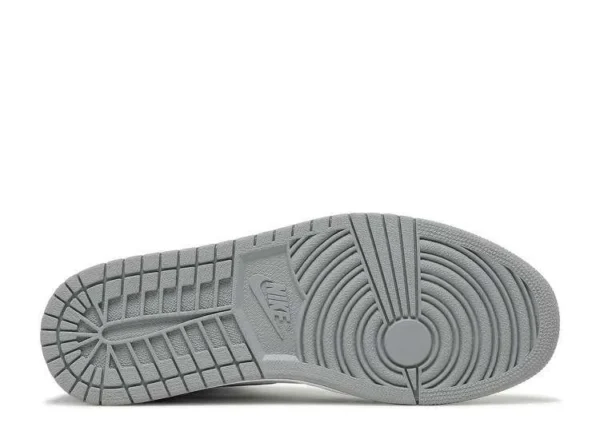 air-jordan-1-high-hyper-royal-3.webp AIR JORDAN 1 HIGH ‘HYPER ROYAL’