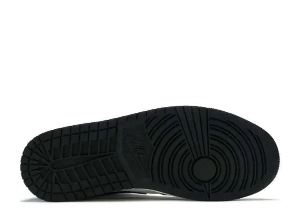 air-jordan-1-mid-signal-blue-3.webp AIR JORDAN 1 MID ‘SIGNAL BLUE’