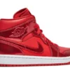 air-jordan-1-mid-university-red-pomenegrate-2.webp AIR JORDAN 1 MID ‘UNIVERSITY RED POMENEGRATE’