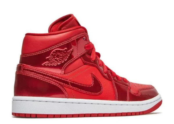 air-jordan-1-mid-university-red-pomenegrate-2.webp AIR JORDAN 1 MID ‘UNIVERSITY RED POMENEGRATE’