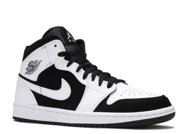 AIR JORDAN 1 MID ‘WHITE BLACK’
