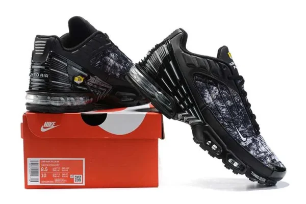 air-max-plus-tn-3-black-graphic-1.webp AIR MAX PLUS TN 3 ‘BLACK GRAPHIC’