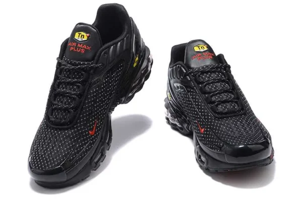 air-max-plus-tn-3-black-red-2.webp AIR MAX PLUS TN 3 ‘BLACK RED’