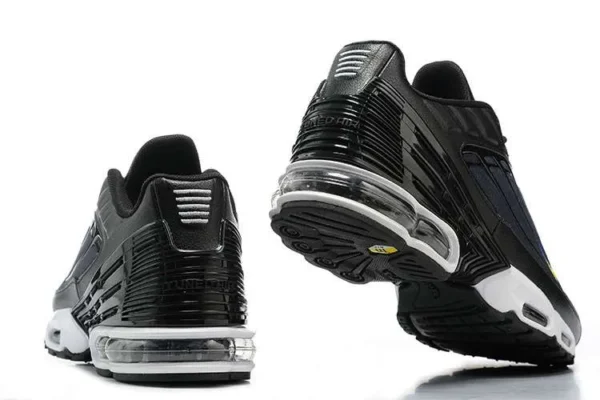 air-max-plus-tn-3-half-blue-black-2.webp AIR MAX PLUS TN 3 ‘HALF BLUE BLACK’