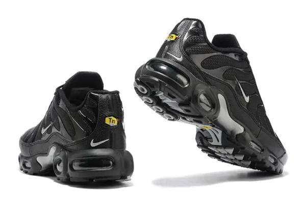 air-max-plus-tn-black-metallic-silver-3.webp AIR MAX PLUS TN ‘BLACK METALLIC SILVER’