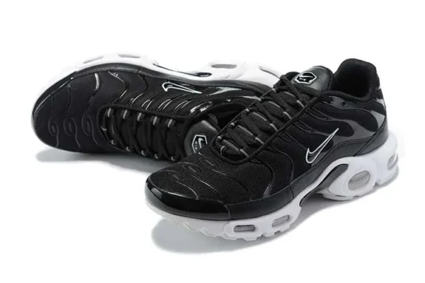 air-max-plus-tn-black-white-3.webp AIR MAX PLUS TN ‘BLACK WHITE’