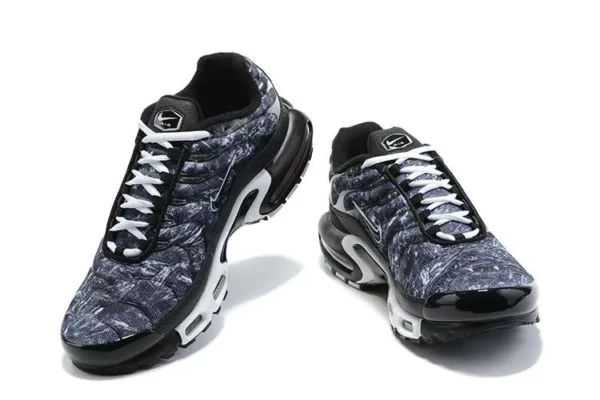 air-max-plus-tn-dark-smoke-grey-1.webp AIR MAX PLUS TN ‘DARK SMOKE GREY’