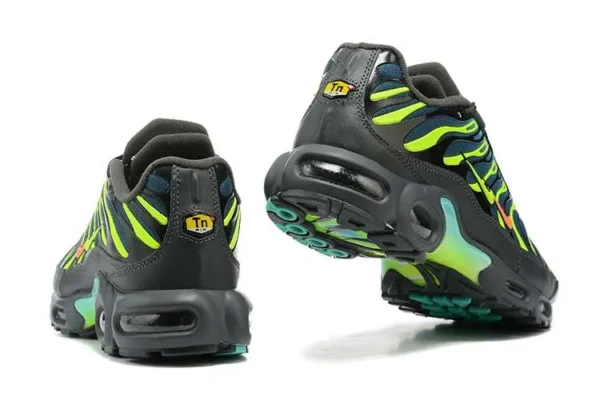 air-max-plus-tn-double-swoosh-12.webp AIR MAX PLUS TN ‘DOUBLE SWOOSH’