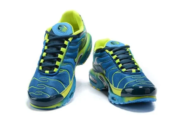 air-max-plus-tn-fade-blue-hero-volt-2.webp AIR MAX PLUS TN ‘FADE BLUE HERO VOLT’