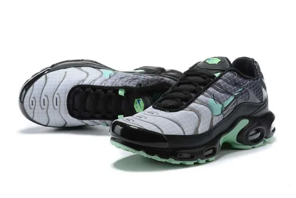 air-max-plus-tn-green-glow-2.webp AIR MAX PLUS TN ‘GREEN GLOW’