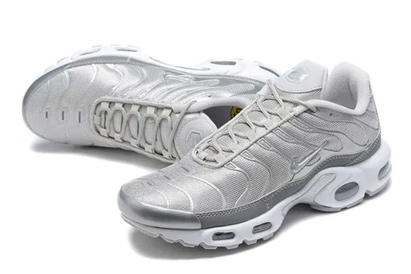 air-max-plus-tn-metallic-silver-white-1.webp AIR MAX PLUS TN ‘METALLIC SILVER WHITE’