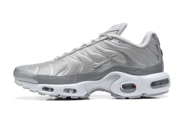 air-max-plus-tn-metallic-silver-white.webp AIR MAX PLUS TN ‘METALLIC SILVER WHITE’