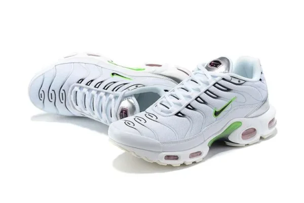 AIR MAX PLUS TN ‘NEON METALLIC SILVER’