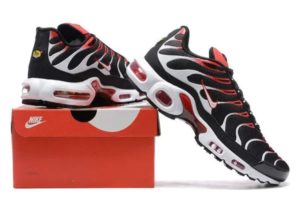AIR MAX PLUS TN ‘WHITE UNIVERSITY RED’
