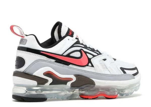 air-vapormax-evo-summit-white-bright-crimson-2.webp AIR VAPORMAX EVO ‘SUMMIT WHITE BRIGHT CRIMSON’
