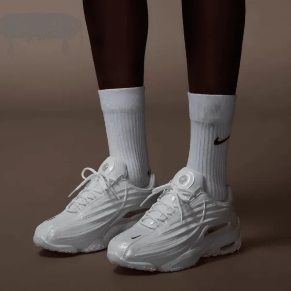 Hot Step 2 ‘Drake N0CTA White’