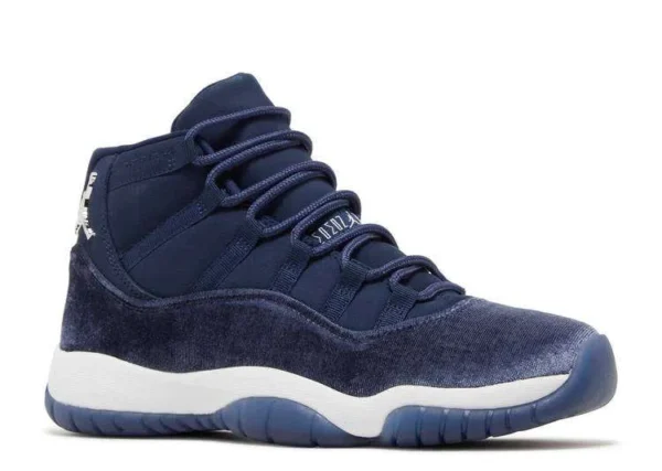 jordan-retro-11-midnight-navy-velvet-1.webp JORDAN RETRO 11 ‘MIDNIGHT NAVY VELVET’