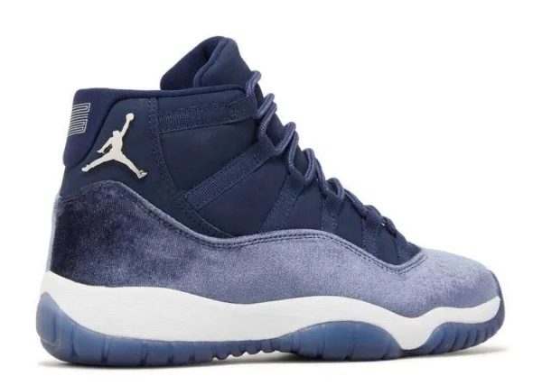 jordan-retro-11-midnight-navy-velvet-2.webp JORDAN RETRO 11 ‘MIDNIGHT NAVY VELVET’