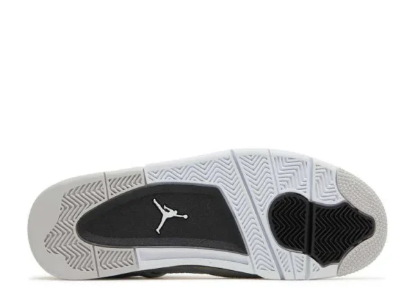 jordan-retro-4-military-black-3.webp JORDAN RETRO 4 ‘MILITARY BLACK’