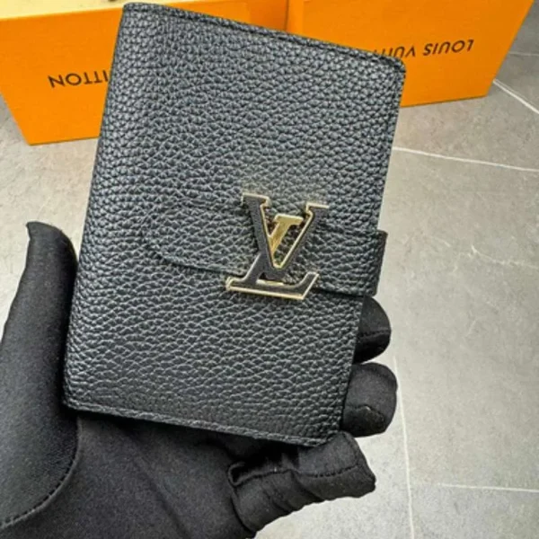 louis-vuitton-vertical-compact-wallet-lv072.webp Louis Vuitton Vertical Compact Wallet LV072