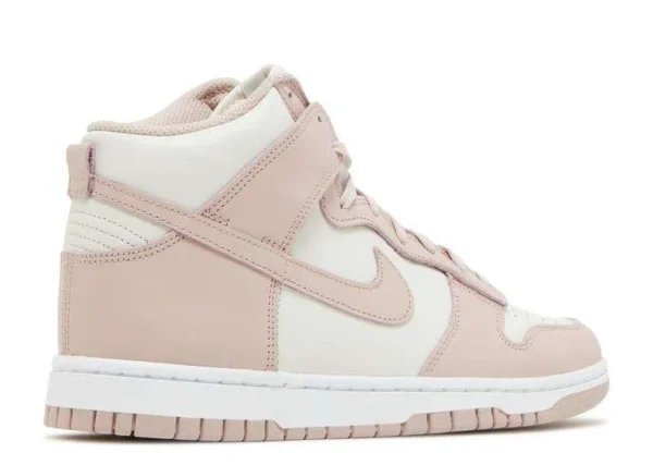 sb-dunk-high-pink-oxford-2.webp SB DUNK HIGH ‘PINK OXFORD’
