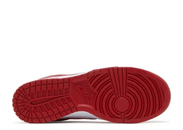 sb-dunk-low-team-red-3.webp SB DUNK LOW ‘TEAM RED’