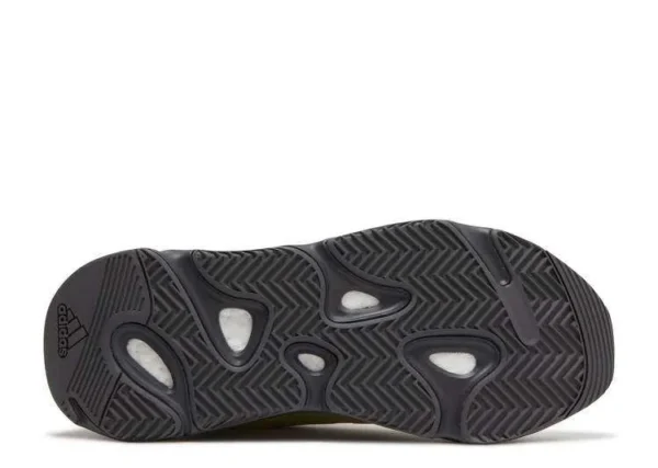 yeezy-boost-700-mnvn-resin-3.webp YEEZY BOOST 700 MNVN ‘RESIN’