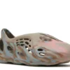 yeezy-foam-runner-mx-sand-grey-1.webp YEEZY FOAM RUNNER ‘MX SAND GREY’
