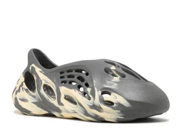 YEEZY FOAM RUNNER ‘MXT MOON GREY’
