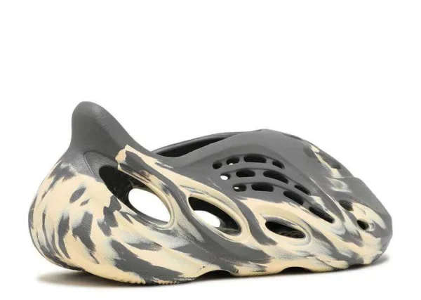 YEEZY FOAM RUNNER ‘MXT MOON GREY’